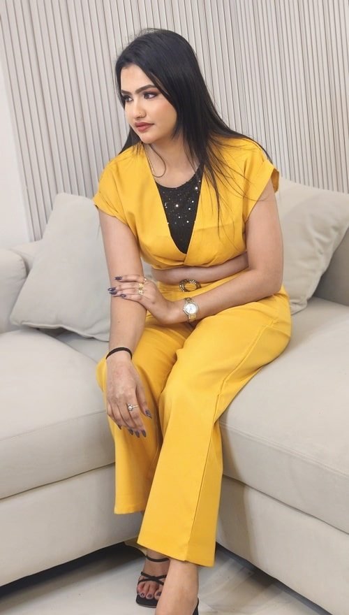 Crop-Top and Trousers