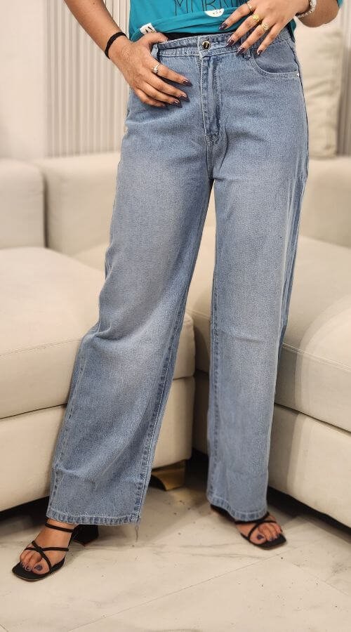 Women Straight Fit Clean Look Jeans