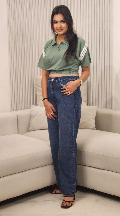 Women Straight Fit Clean Look Jeans