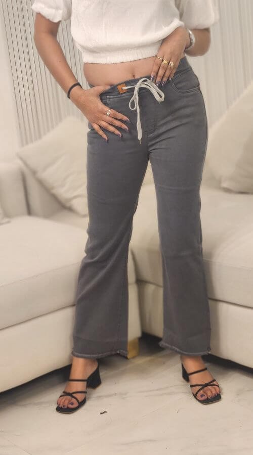 Women Straight Fit Stretchable Jeans